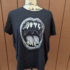 Torrid T-Shirt 'Bite Me'